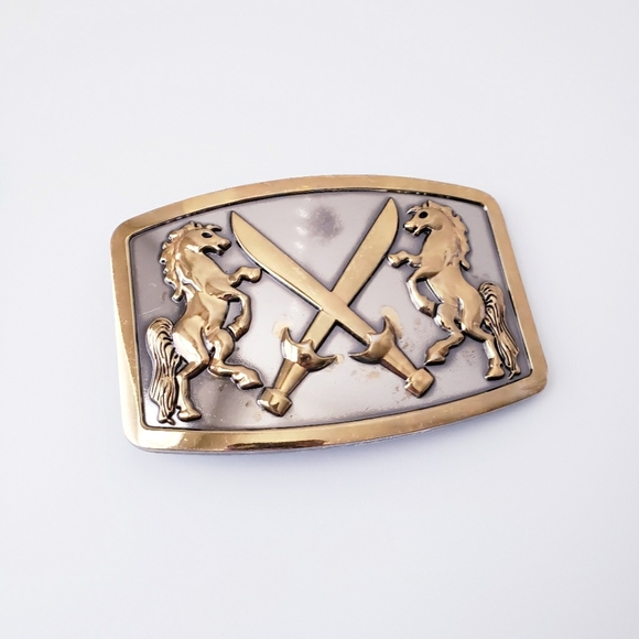 Vintage Other - Vintage Silver-tone Lion and Swords Buckle